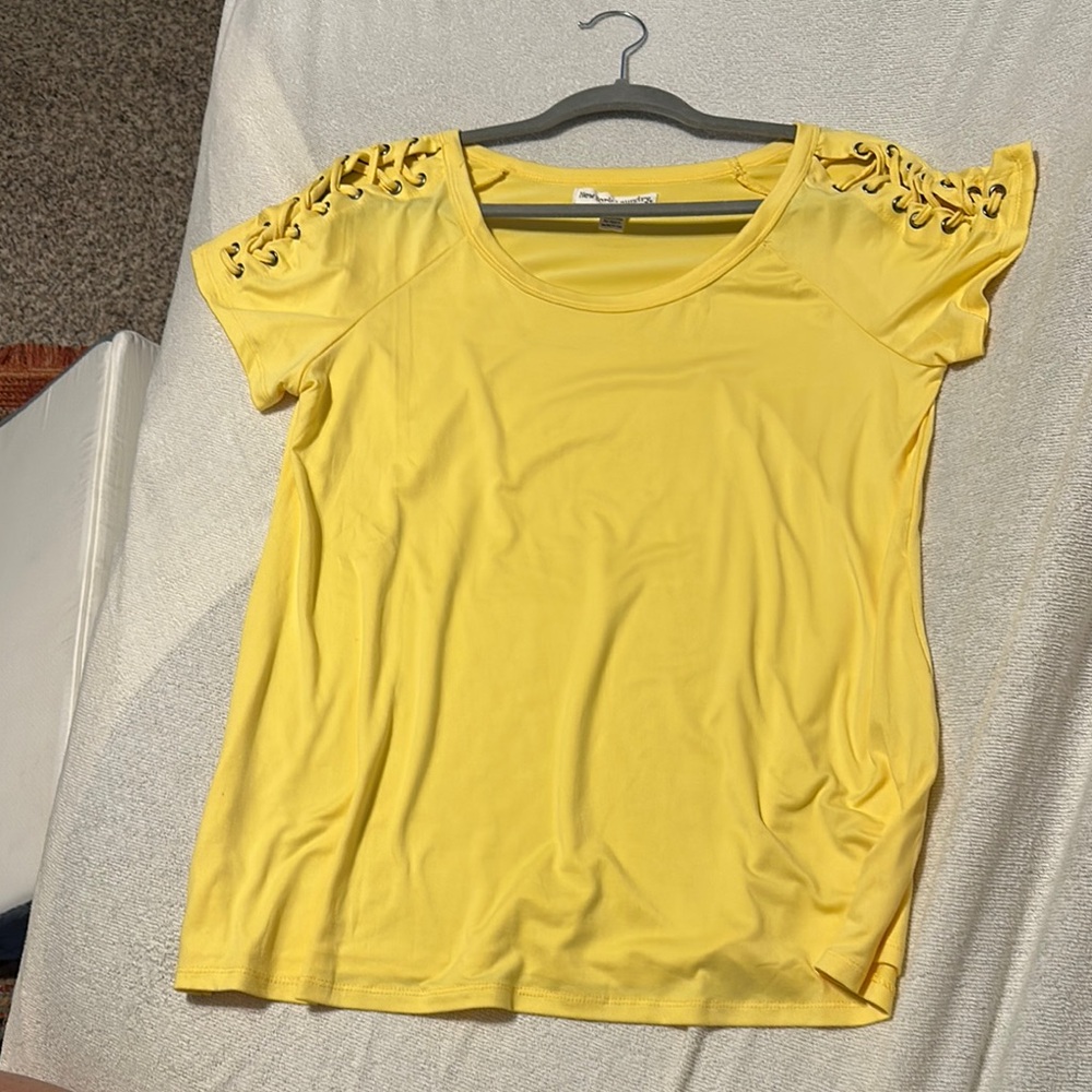 New York Laundry Yellow Cut Out Short Sleeve Tee